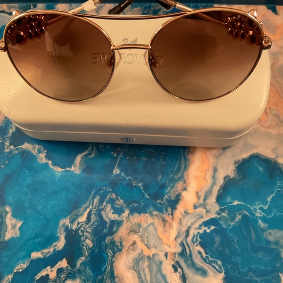 💎 Swarovski beautiful NWT authentic sunglasses w/ case & cards - Picture 11 of 13